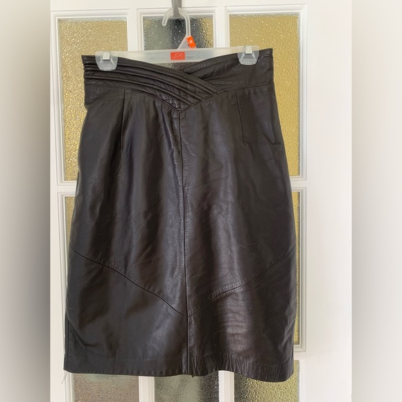 Vintage Danier brown leather skirt. - Picture 1 of 8